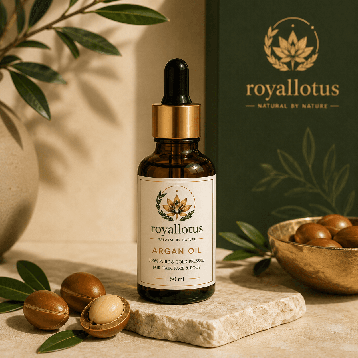 Flacon d'huile d'argan pure RoyalLotus 50 ml avec son coffret vert et des noix d'argan